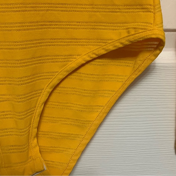 ✨3/$25 Yellow long sleeve bodysuit✨ - Picture 3 of 5